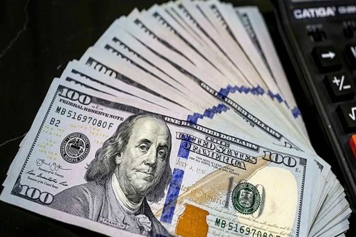 چرا دلار درجا می‌زند؟ تحلیل کارشناسان از خطر جهش ناگهانی ارز
